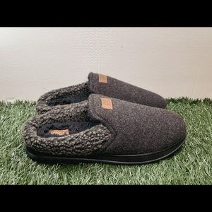 DF by Dearfoams Men’s Wool Slippers (Grey/Black). Our Inventory:1-9
